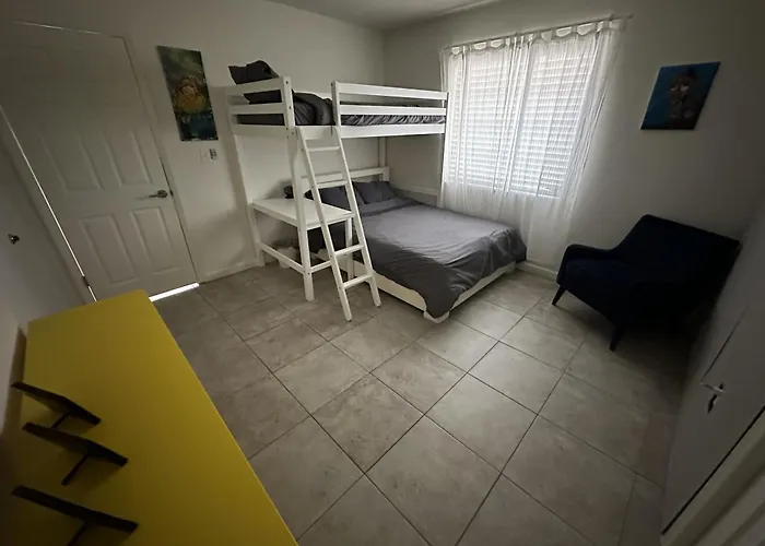 Miami\'S Cozy Tropical Getaway