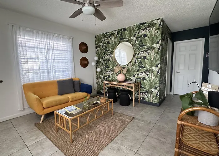 Miami\'S Cozy Tropical Getaway